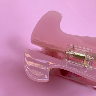 Close up of hair clip details with Centinelle branding