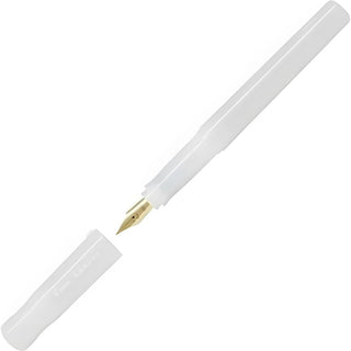 PILOT Kakuno Madoromi fountain pen with white barrel and gold medium nib