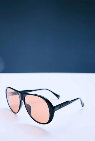 Jenever sunglasses in dark blue frame with peach-rose tinted lenses