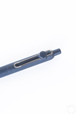 Close up of OMOI Zento pen clip on a  white background